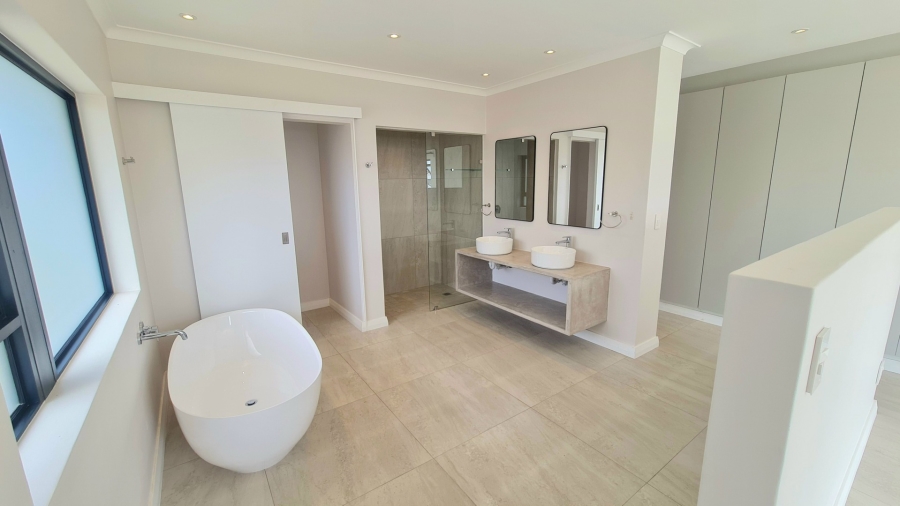 4 Bedroom Property for Sale in Baron View Western Cape